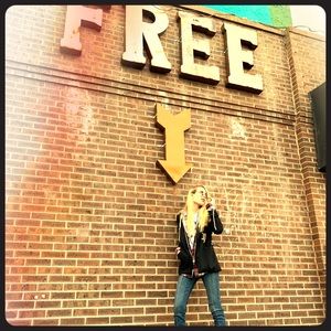 Meet your Posher, Jen   👋🏼👋🏼